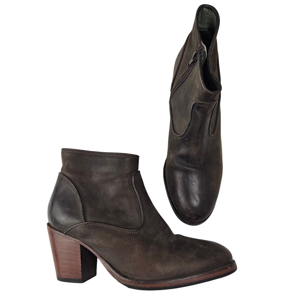 Clarks Heeled Leather Bootie Women's 8 Taupe Brown Ankle Boot